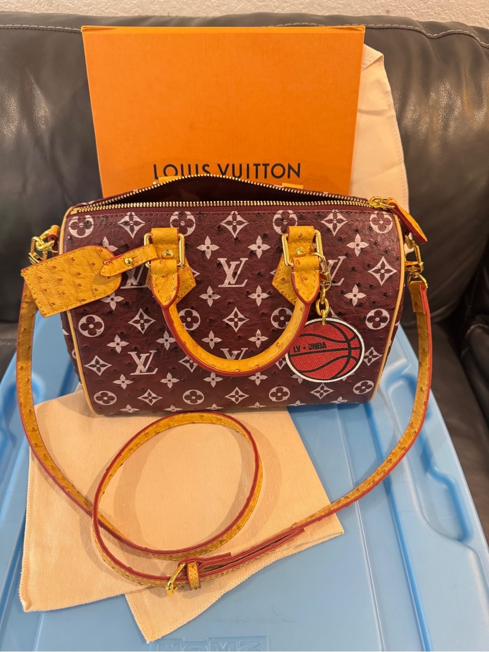 Louis Vuitton Burgundy Monogram Speedy 25 Bandolier Satchel with insert - Picture 11 of 11